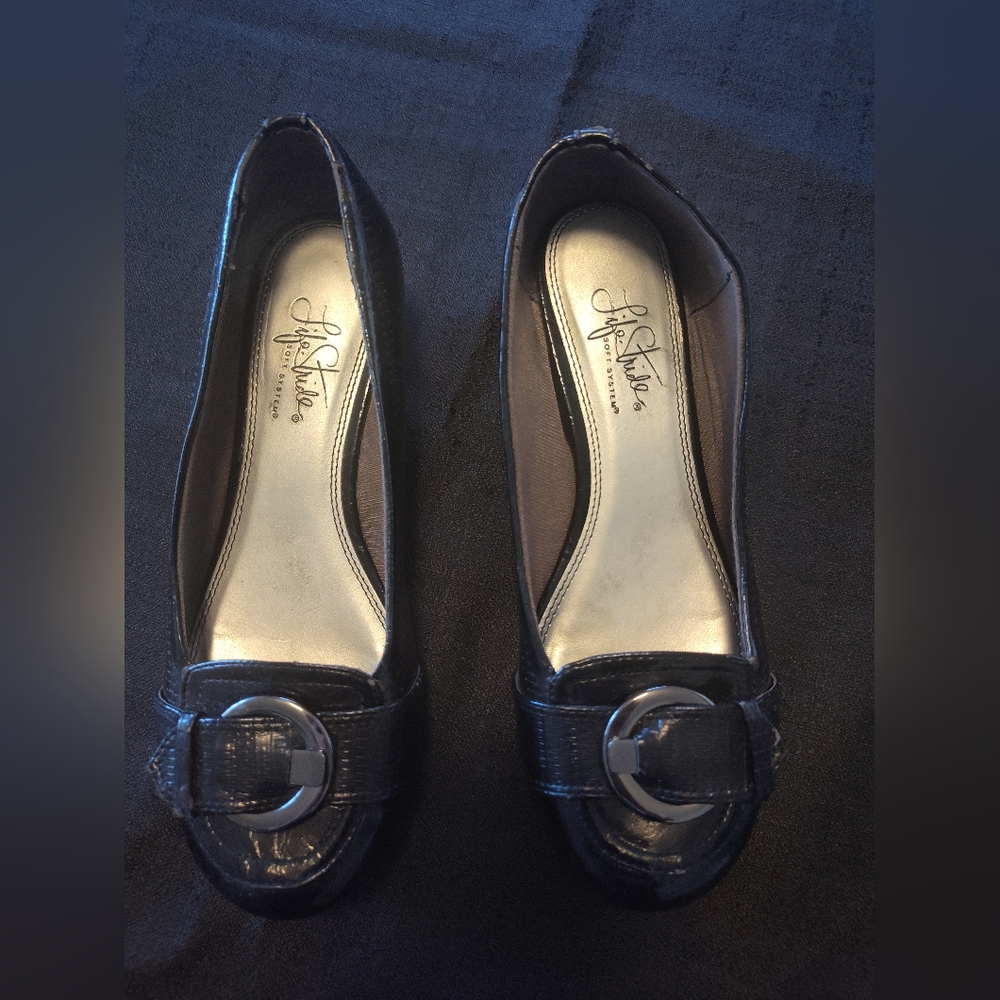 Women's loafers life stride black used size 9